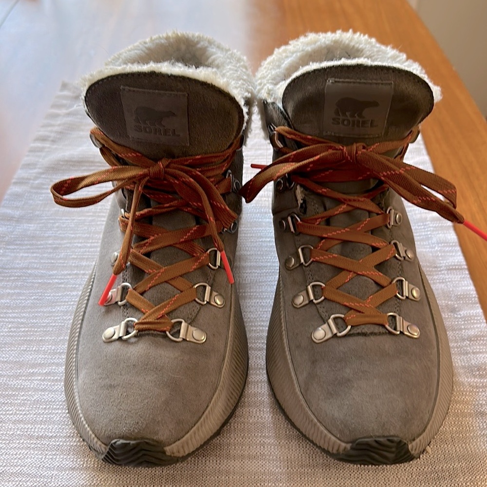 Sorel Out and About Sneaker Boots 9.5